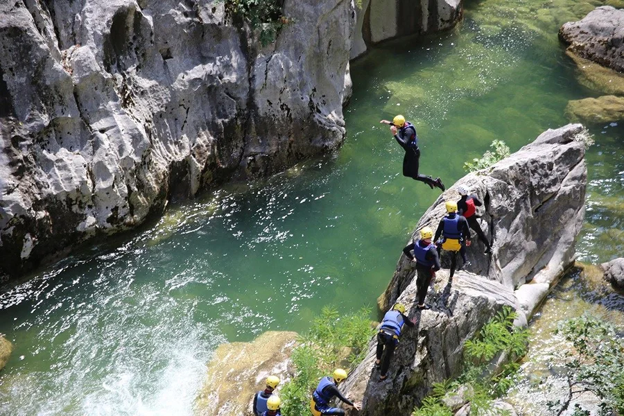 Climbing and jumping from the rocks in the Cetina river canyon