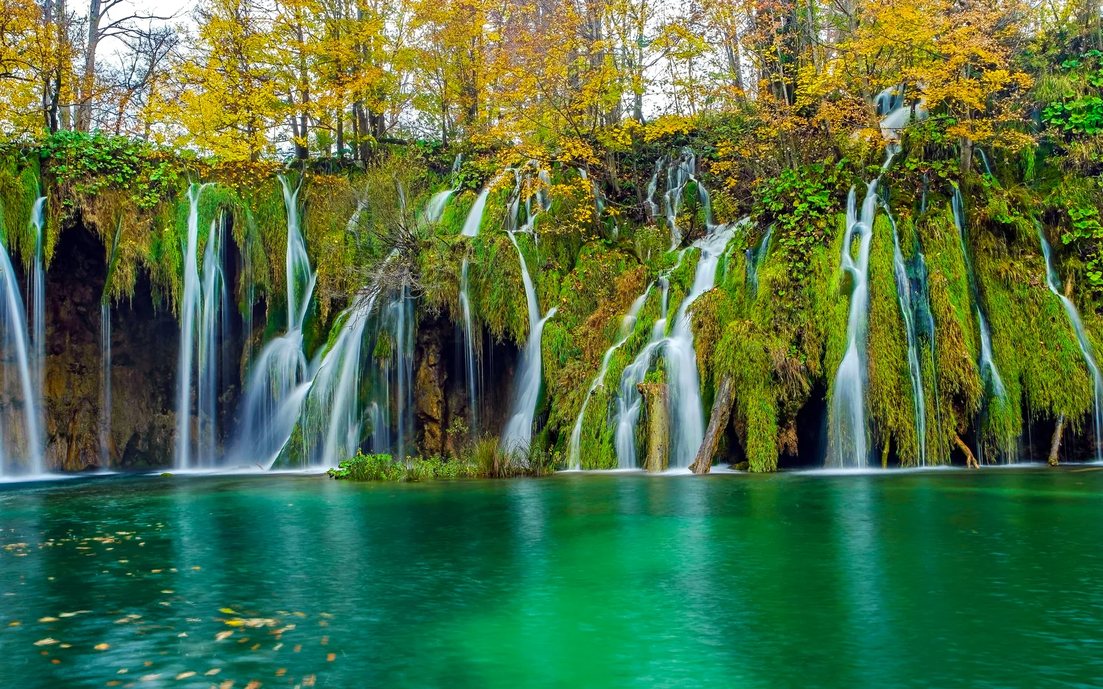 Panoramic view of Plitvice Lakes waterfalls