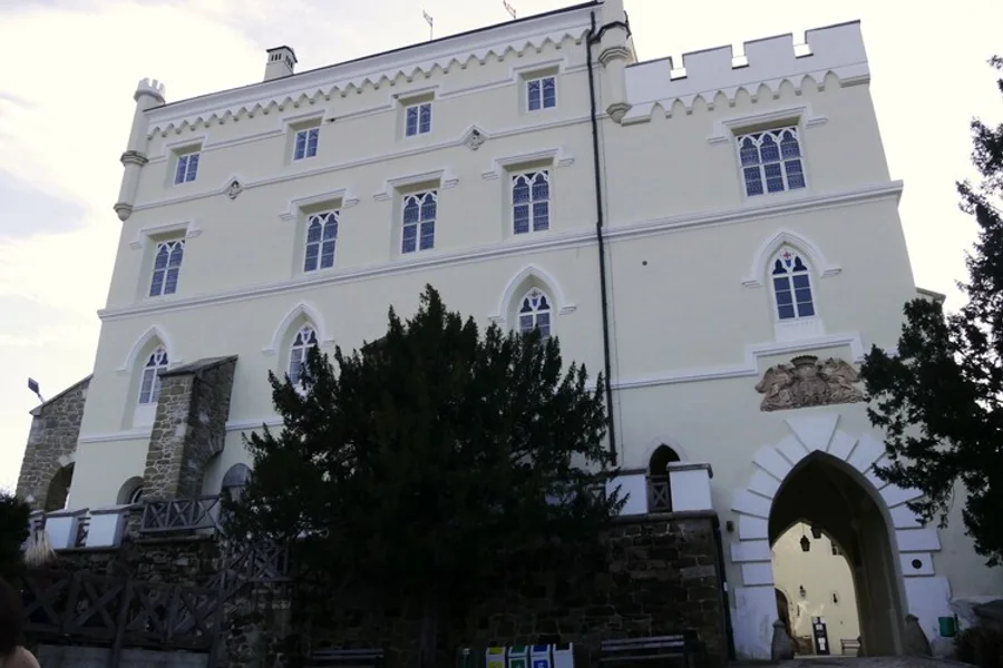 The white facade and entrance of Trakoscan castle